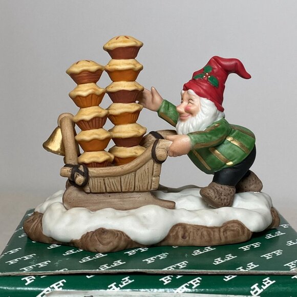 Fitz & Floyd Holiday Hamlet Mr. Winterberry, the Pie Vendor 19-793 Enchanted For - Picture 2 of 8
